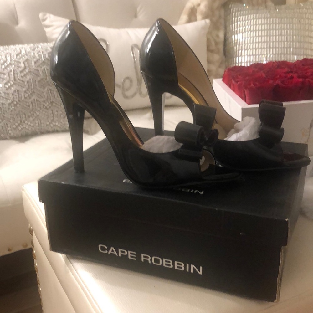 Black patent leather peep toe pumps